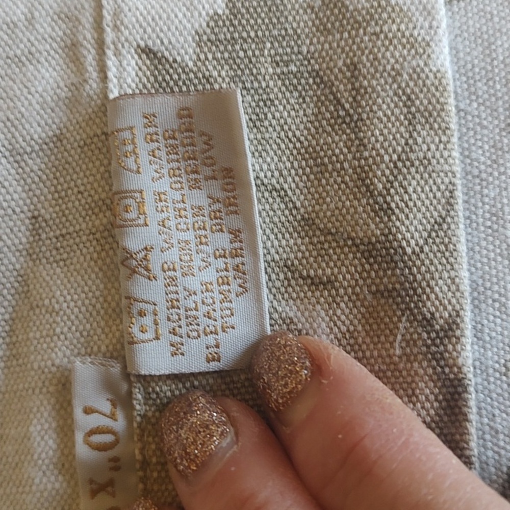 Williams Sonoma 70"X90" Tablecloth - Picture 6 of 6
